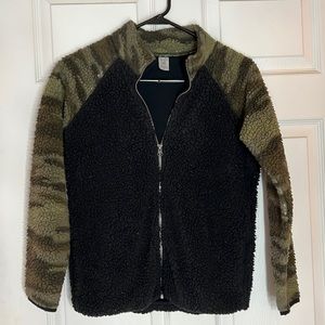 Kids (unisex) camo fleece jacket, size: 14